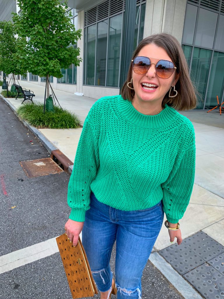 FALL OUTFIT: LIGHTWEIGHT GREEN SWEATER, MADEWELL JEANS, MCM CLUTCH. ALL DETAILS: http://www.juliamarieb.com/2019/08/27/fall-outfit:-how-to-transition-a-fall-sweater/ @julia.marie.b