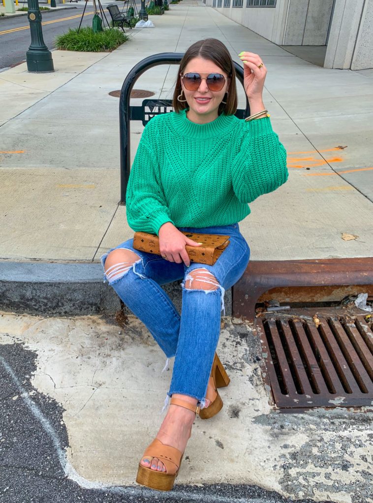 FALL OUTFIT: LIGHTWEIGHT GREEN SWEATER, MADEWELL JEANS, MCM CLUTCH. ALL DETAILS: http://www.juliamarieb.com/2019/08/27/fall-outfit:-how-to-transition-a-fall-sweater/ @julia.marie.b