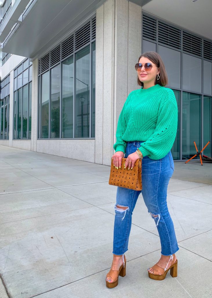 FALL OUTFIT: LIGHTWEIGHT GREEN SWEATER, MADEWELL JEANS, MCM CLUTCH. ALL DETAILS: http://www.juliamarieb.com/2019/08/27/fall-outfit:-how-to-transition-a-fall-sweater/    @julia.marie.b