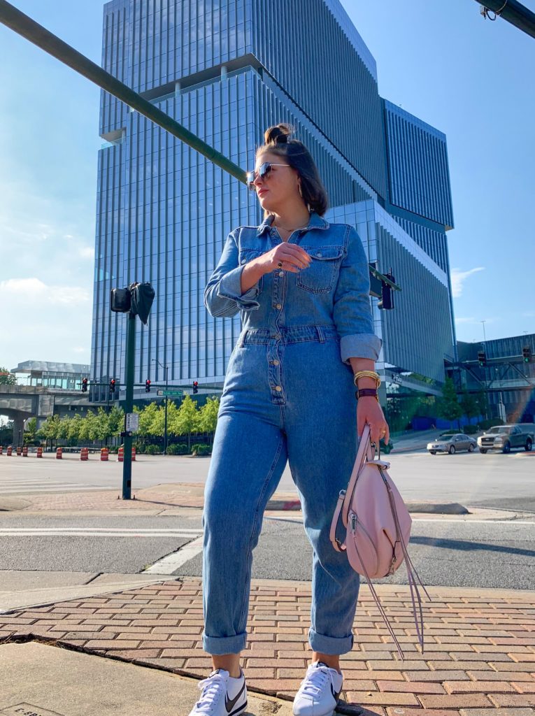 CASUAL CHIC OUTFIT FOR FALL: DENIM BOILERSUIT + HOW TO TAILOR YOUR DENIM: http://www.juliamarieb.com/2019/08/13/why-you-should-have-a-tailor-on-speed-dial-|-fall-outfit:-denim-boilersuit/ @julia.marie.b