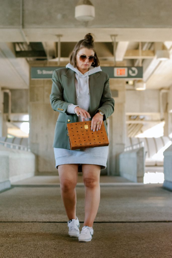 FALL OUTFIT: HOW TO UPDATE YOUR WARDROBE WITH $5 http://www.juliamarieb.com/2019/08/20/thrifted-find:-how-to-update-your-wardrobe-with-$5/ @julia.marie.b