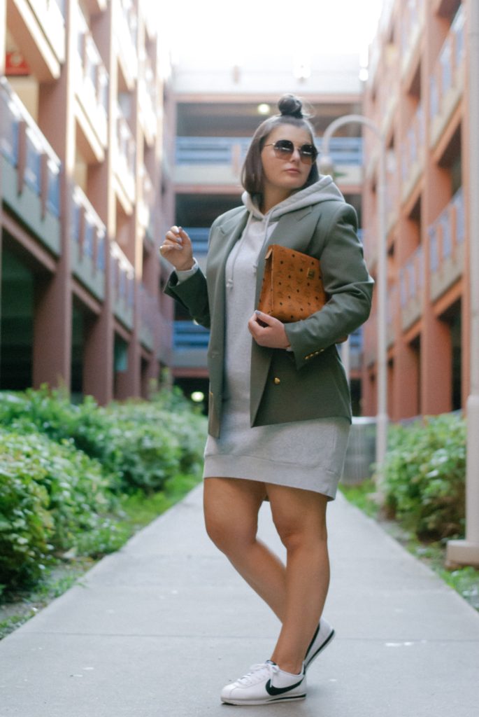 FALL OUTFIT: HOW TO UPDATE YOUR WARDROBE WITH $5 http://www.juliamarieb.com/2019/08/20/thrifted-find:-how-to-update-your-wardrobe-with-$5/ @julia.marie.b
