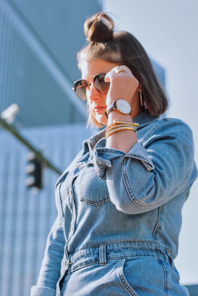 CASUAL CHIC OUTFIT FOR FALL: DENIM BOILERSUIT + HOW TO TAILOR YOUR DENIM: http://www.juliamarieb.com/2019/08/13/why-you-should-have-a-tailor-on-speed-dial-|-fall-outfit:-denim-boilersuit/ @julia.marie.b