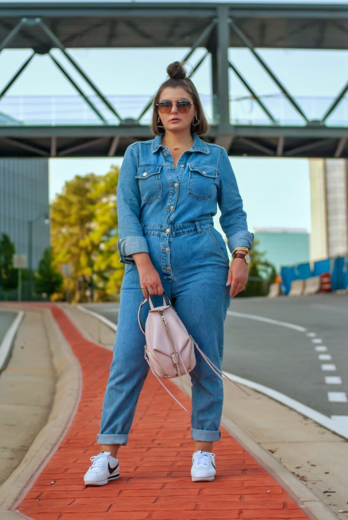 CASUAL CHIC OUTFIT FOR FALL: DENIM BOILERSUIT + HOW TO TAILOR YOUR DENIM: http://www.juliamarieb.com/2019/08/13/why-you-should-have-a-tailor-on-speed-dial-|-fall-outfit:-denim-boilersuit/ @julia.marie.b