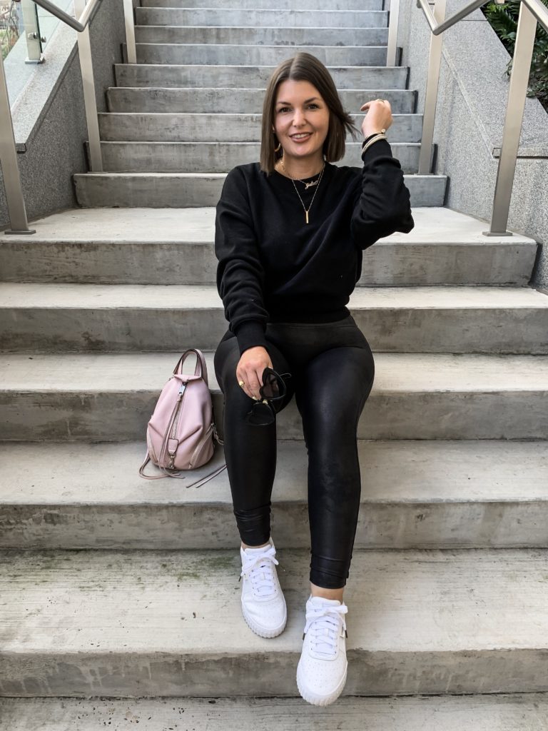 FALL OUTFIT: SPANX LEATHER LEGGINGS + PUMA CALI SNEAKERS DETAILS: http://www.juliamarieb.com/2019/09/17/hot-girl-fall-outfit:-spanx-leather-leggings/ @julia.marie.b