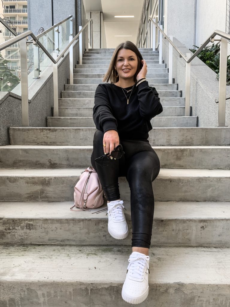 FALL OUTFIT: SPANX LEATHER LEGGINGS + PUMA CALI SNEAKERS DETAILS: http://www.juliamarieb.com/2019/09/17/hot-girl-fall-outfit:-spanx-leather-leggings/ @julia.marie.b