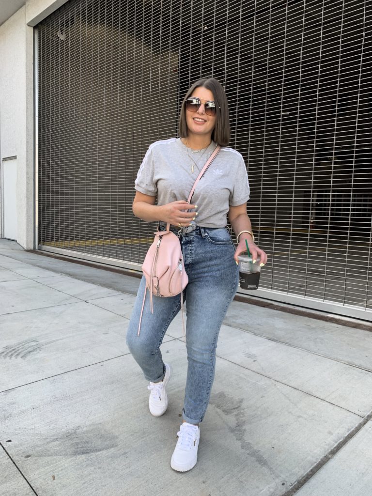 CASUAL OUTFIT: ADIDAS ORIGINALS T-SHIRT + MOM JEANS DETAILS HERE: http://www.juliamarieb.com/2019/09/17/casual-outfit:-adidas-t-&-mom-jeans/ @julia.marie.b