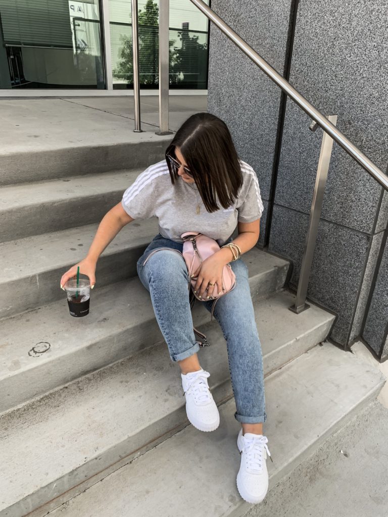 CASUAL OUTFIT: ADIDAS ORIGINALS T-SHIRT + MOM JEANS DETAILS HERE: http://www.juliamarieb.com/2019/09/17/casual-outfit:-adidas-t-&-mom-jeans/ @julia.marie.b