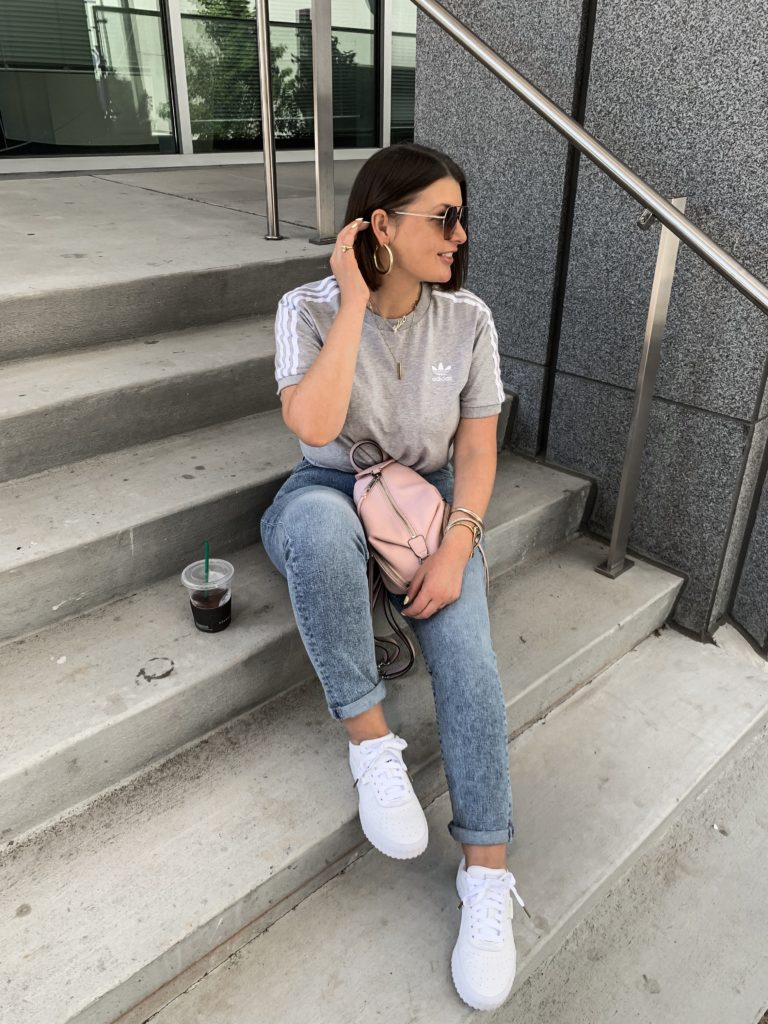 CASUAL OUTFIT: ADIDAS ORIGINALS T-SHIRT + MOM JEANS DETAILS HERE: http://www.juliamarieb.com/2019/09/17/casual-outfit:-adidas-t-&-mom-jeans/ @julia.marie.b