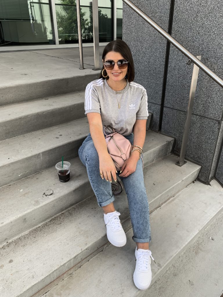 CASUAL OUTFIT: ADIDAS ORIGINALS T-SHIRT + MOM JEANS DETAILS HERE: http://www.juliamarieb.com/2019/09/17/casual-outfit:-adidas-t-&-mom-jeans/ @julia.marie.b