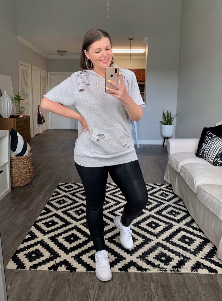 FALL STREET STYLE OUTFIT: 5 WAYS TO WEAR SPANX LEATHER LEGGINGS. SEE ALL 5 HERE: http://www.juliamarieb.com/2019/09/05/5-ways-to-style-spanx-leather-leggings-|-the-rule-of-5/ @julia.marie.b