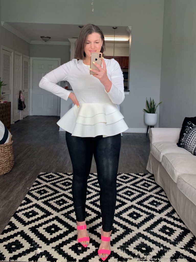 FALL STREET STYLE OUTFIT: 5 WAYS TO WEAR SPANX LEATHER LEGGINGS. SEE ALL 5 HERE: http://www.juliamarieb.com/2019/09/05/5-ways-to-style-spanx-leather-leggings-|-the-rule-of-5/ @julia.marie.b