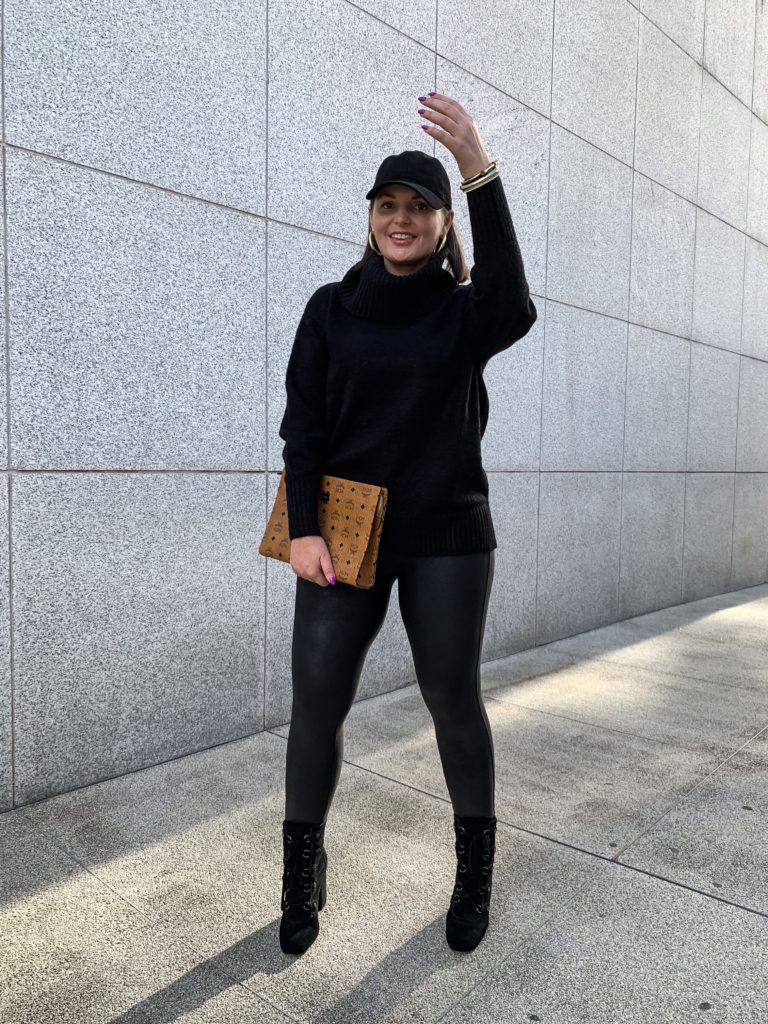 FALL OUTFIT: ALL BLACK http://www.juliamarieb.com/2019/10/15/fall-outfit:-black-sweater-+-black-leather-leggings/ @julia.marie.b