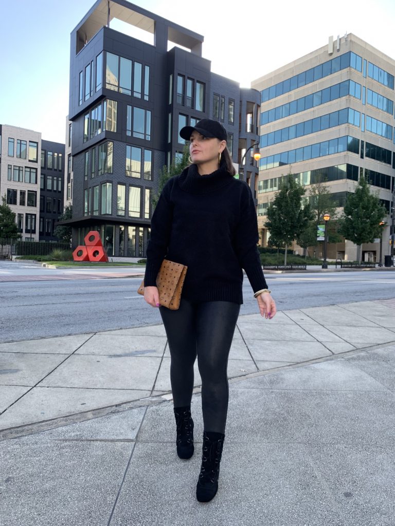 FALL OUTFIT: ALL BLACK http://www.juliamarieb.com/2019/10/15/fall-outfit:-black-sweater-+-black-leather-leggings/ @julia.marie.b