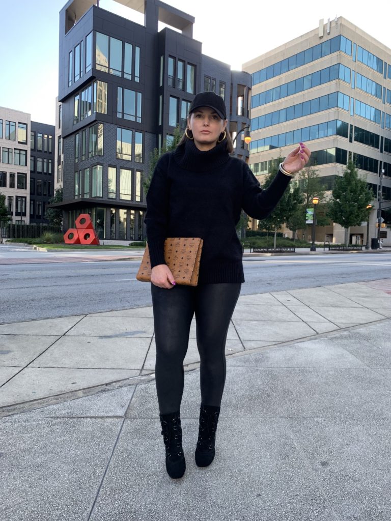 FALL OUTFIT: ALL BLACK http://www.juliamarieb.com/2019/10/15/fall-outfit:-black-sweater-+-black-leather-leggings/ @julia.marie.b