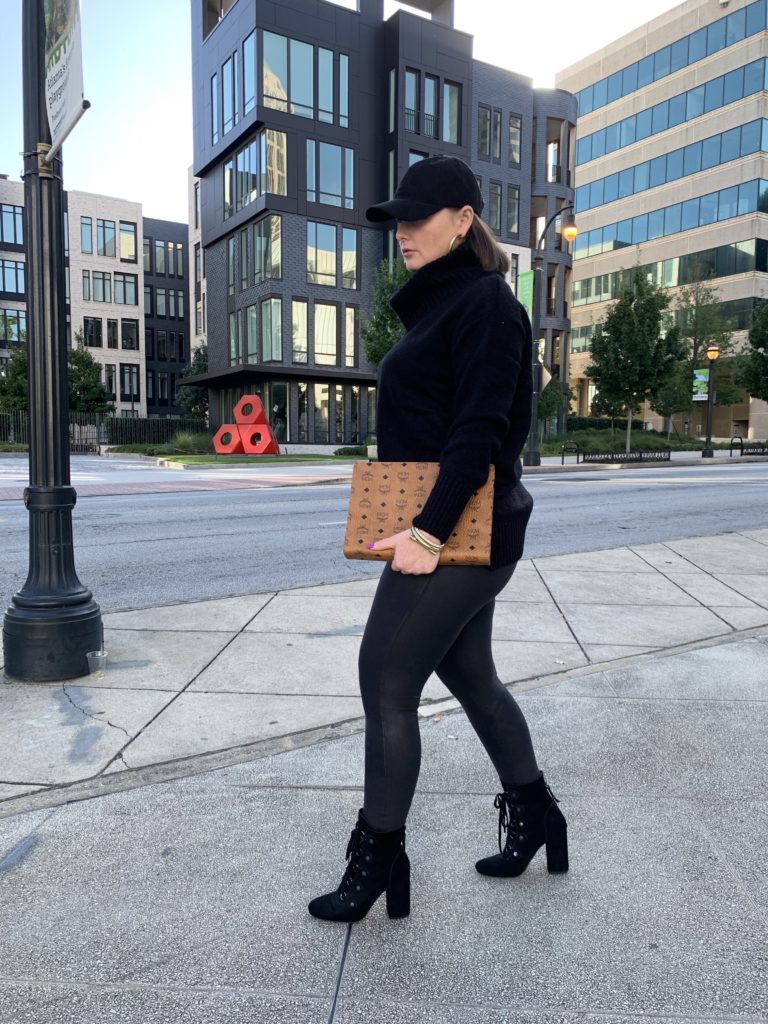 FALL OUTFIT: ALL BLACK http://www.juliamarieb.com/2019/10/15/fall-outfit:-black-sweater-+-black-leather-leggings/ @julia.marie.b