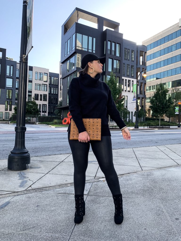 FALL OUTFIT: ALL BLACK http://www.juliamarieb.com/2019/10/15/fall-outfit:-black-sweater-+-black-leather-leggings/ @julia.marie.b