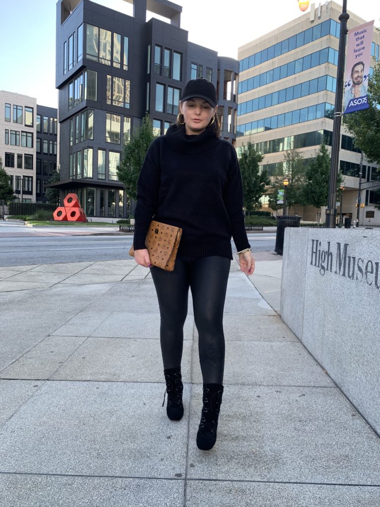FALL OUTFIT: ALL BLACK http://www.juliamarieb.com/2019/10/15/fall-outfit:-black-sweater-+-black-leather-leggings/ @julia.marie.b