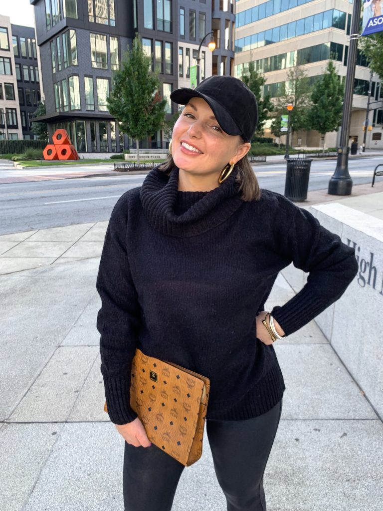 FALL OUTFIT: ALL BLACK http://www.juliamarieb.com/2019/10/15/fall-outfit:-black-sweater-+-black-leather-leggings/ @julia.marie.b