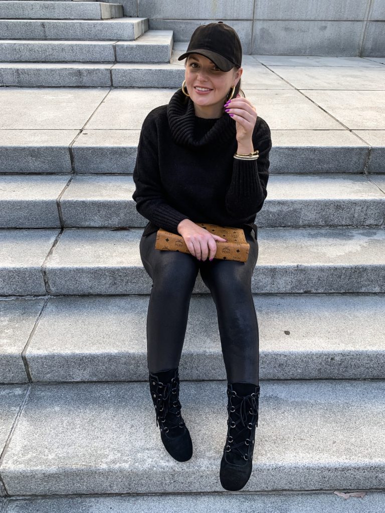 FALL OUTFIT: ALL BLACK http://www.juliamarieb.com/2019/10/15/fall-outfit:-black-sweater-+-black-leather-leggings/ @julia.marie.b