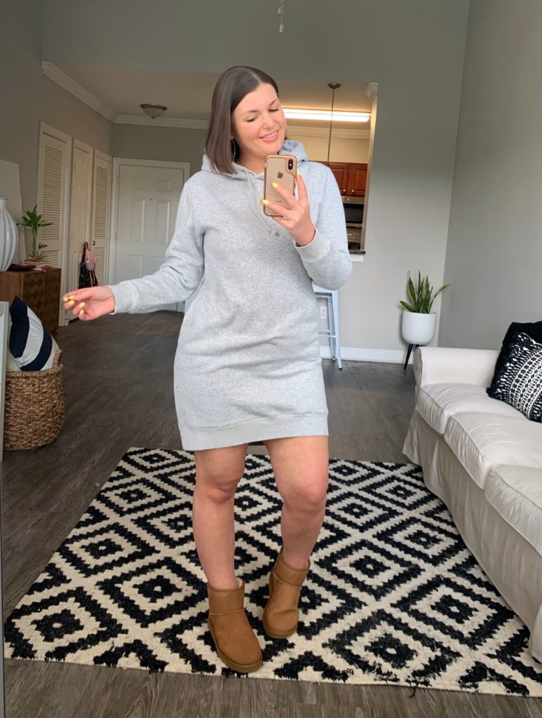 5 WAYS TO WEAR UGG CLASSIC MINI BOOTS. SEE ALL 5 HERE: http://www.juliamarieb.com/2019/10/03/rule-of-5:-5-ways-to-style-classic-ugg-mini-boots/ @julia.marie.b