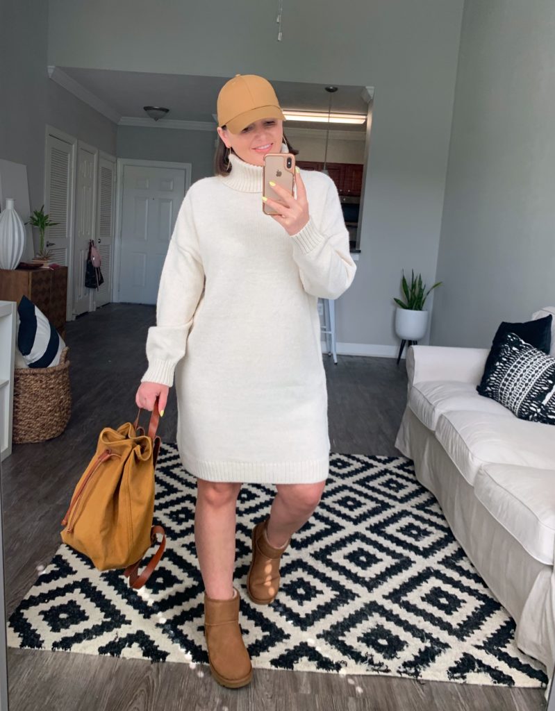 5 WAYS TO WEAR UGG CLASSIC MINI BOOTS. SEE ALL 5 HERE: http://www.juliamarieb.com/2019/10/03/rule-of-5:-5-ways-to-style-classic-ugg-mini-boots/ @julia.marie.b