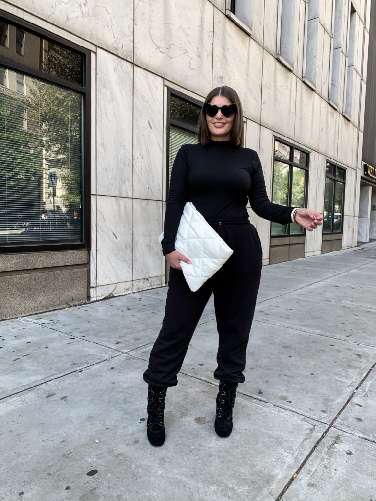 HOW TO WEAR 90'S OVERSIZED SWEATPANTS WITHOUT LOOKING FRUMPYhttp://www.juliamarieb.com/2019/10/29/how-to-wear-oversized-sweatpants/ @julia.marie.b