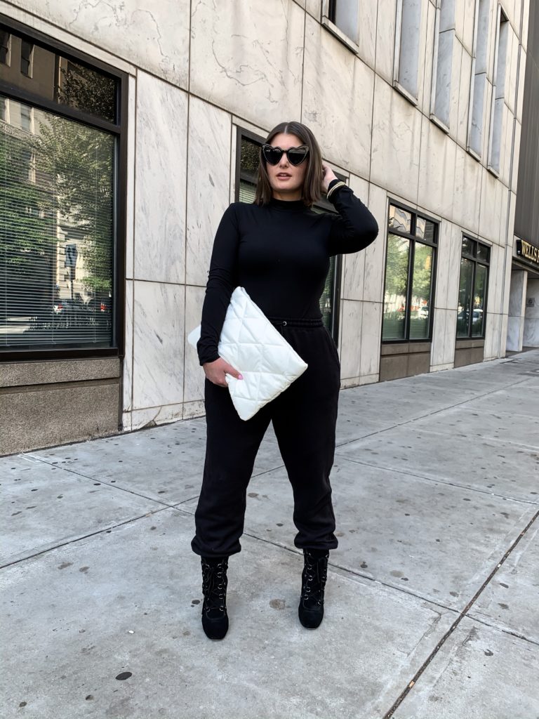 HOW TO WEAR 90'S OVERSIZED SWEATPANTS WITHOUT LOOKING FRUMPYhttp://www.juliamarieb.com/2019/10/29/how-to-wear-oversized-sweatpants/ @julia.marie.b