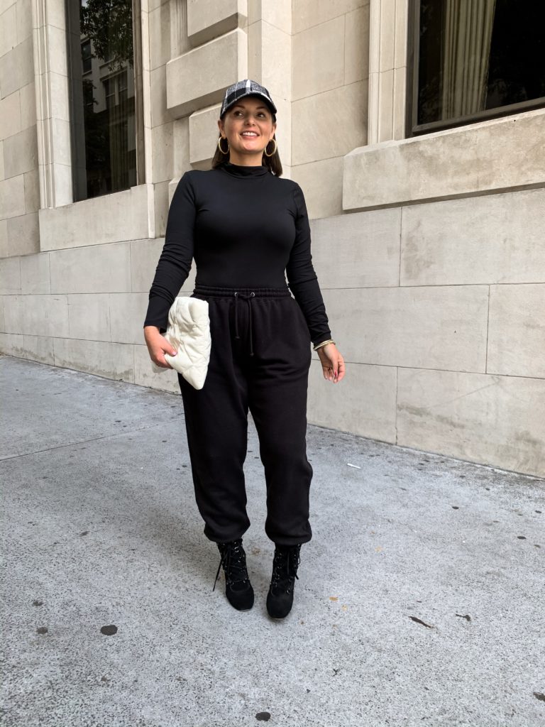 HOW TO WEAR 90'S OVERSIZED SWEATPANTS WITHOUT LOOKING FRUMPYhttp://www.juliamarieb.com/2019/10/29/how-to-wear-oversized-sweatpants/ @julia.marie.b