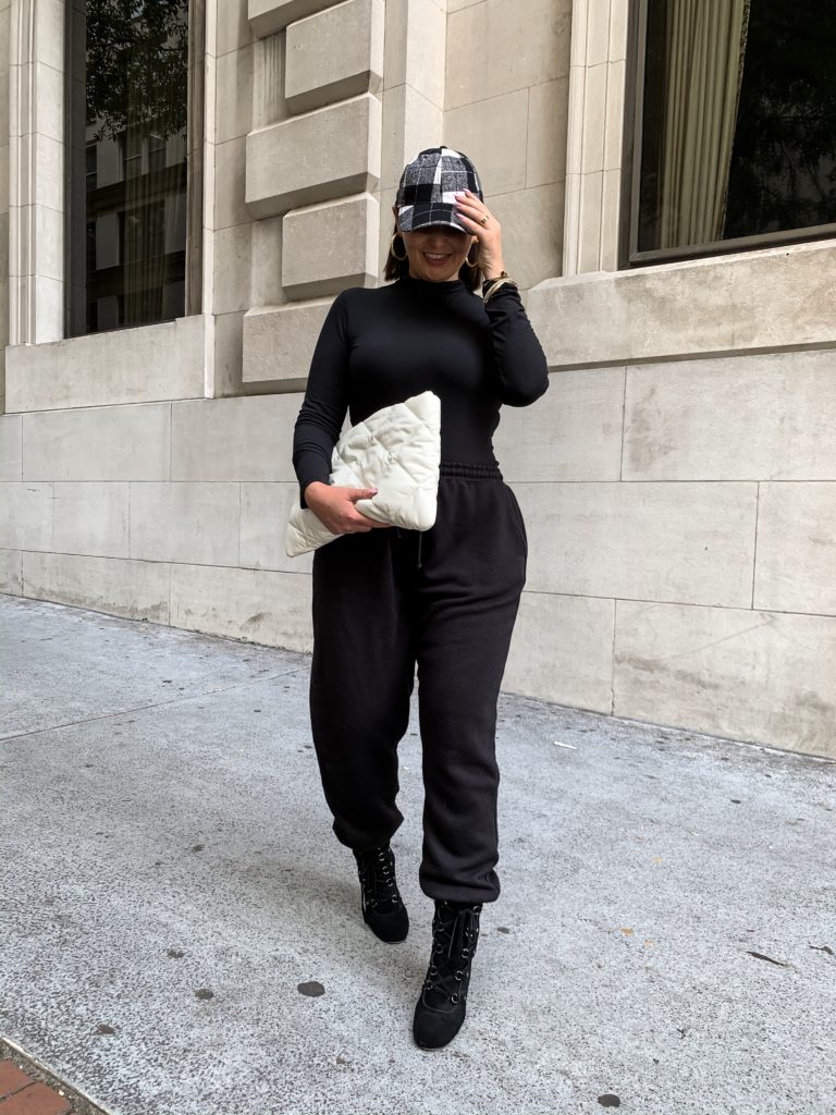 HOW TO WEAR 90'S OVERSIZED SWEATPANTS WITHOUT LOOKING FRUMPYhttp://www.juliamarieb.com/2019/10/29/how-to-wear-oversized-sweatpants/ @julia.marie.b