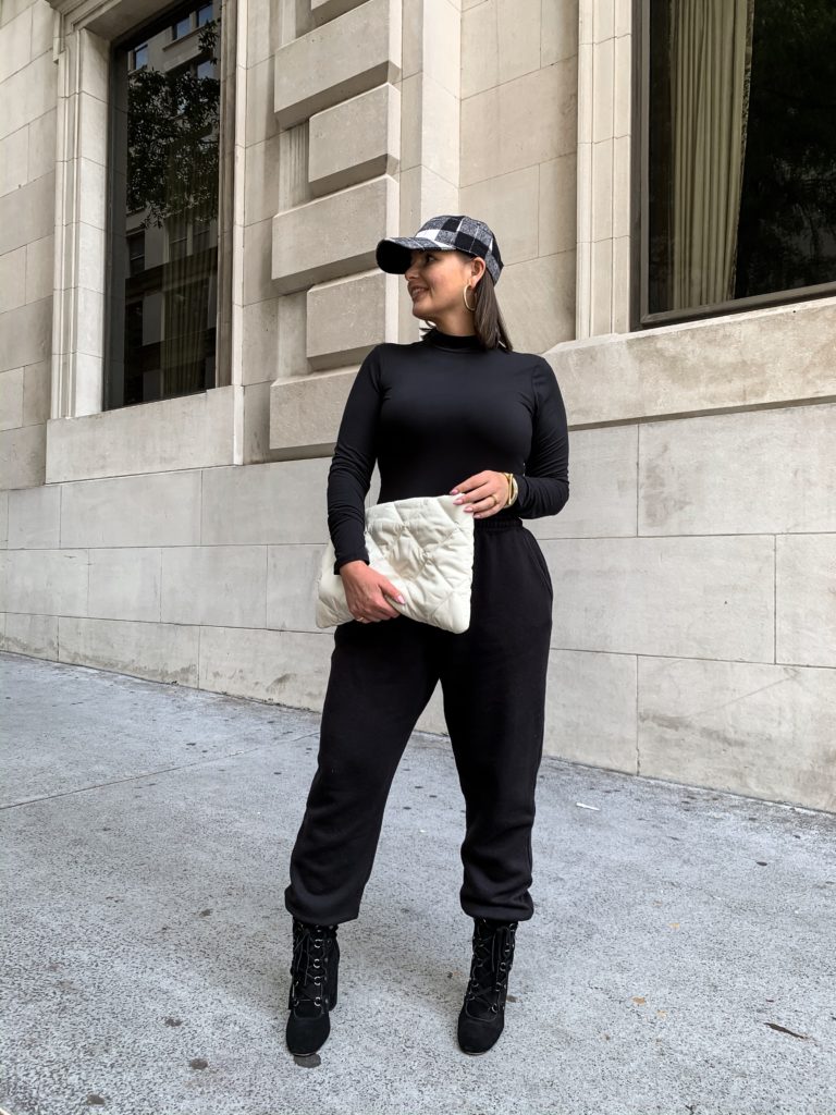 HOW TO WEAR 90'S OVERSIZED SWEATPANTS WITHOUT LOOKING FRUMPYhttp://www.juliamarieb.com/2019/10/29/how-to-wear-oversized-sweatpants/ @julia.marie.b