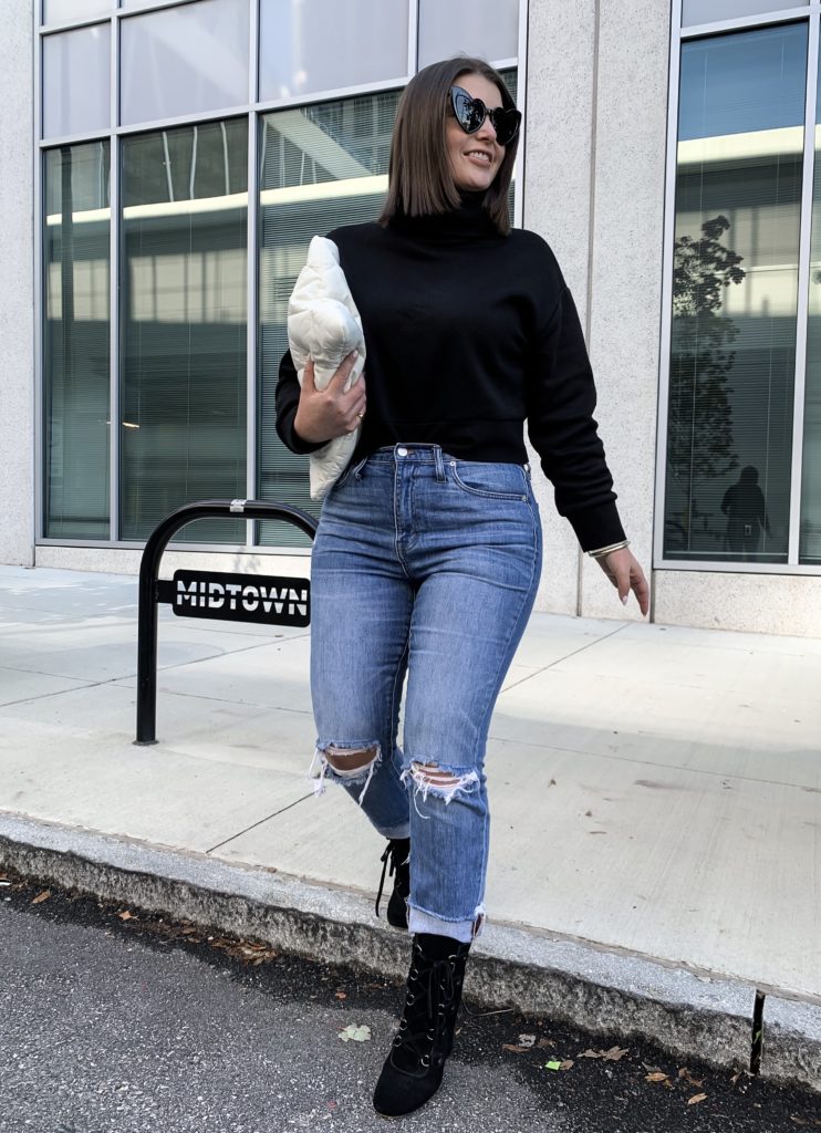 HOW TO MAKE YOUR BASIC PIECES STREET STYLE READY: http://www.juliamarieb.com/2019/11/26/how-to-make-your-basics-street-style-ready/ @julia.marie.b