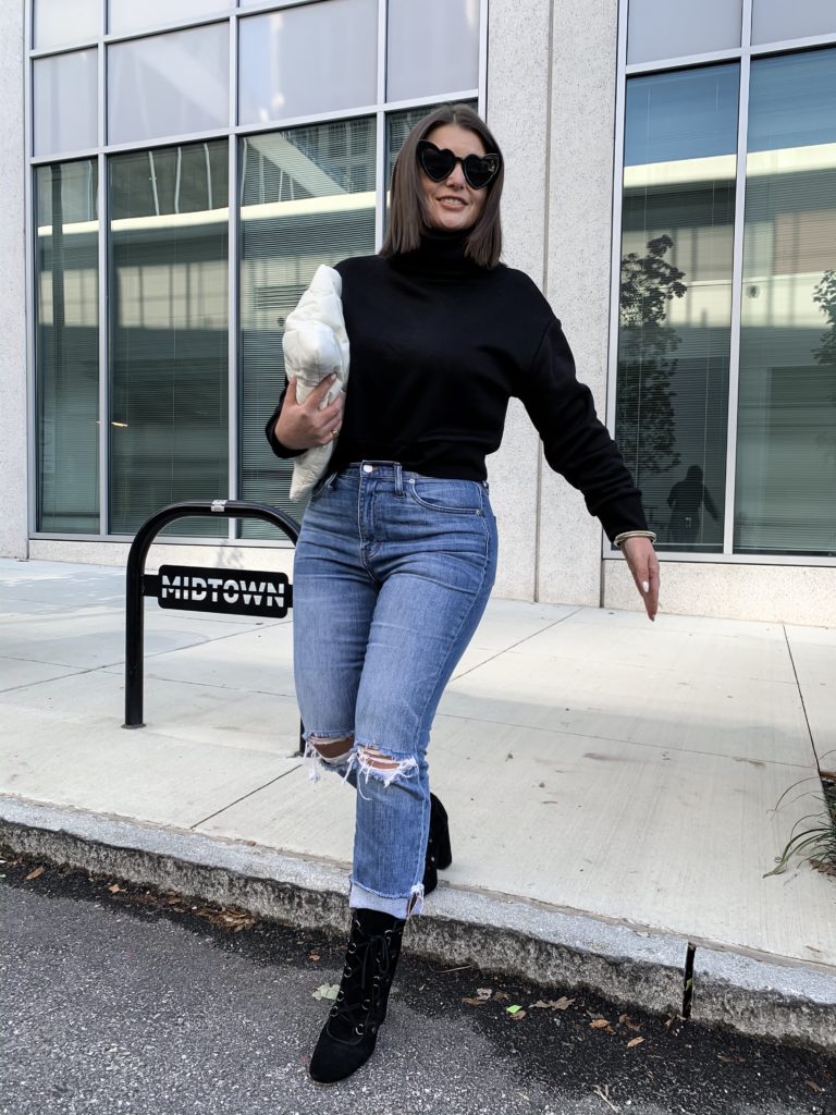 HOW TO MAKE YOUR BASIC PIECES STREET STYLE READY: http://www.juliamarieb.com/2019/11/26/how-to-make-your-basics-street-style-ready/ @julia.marie.b