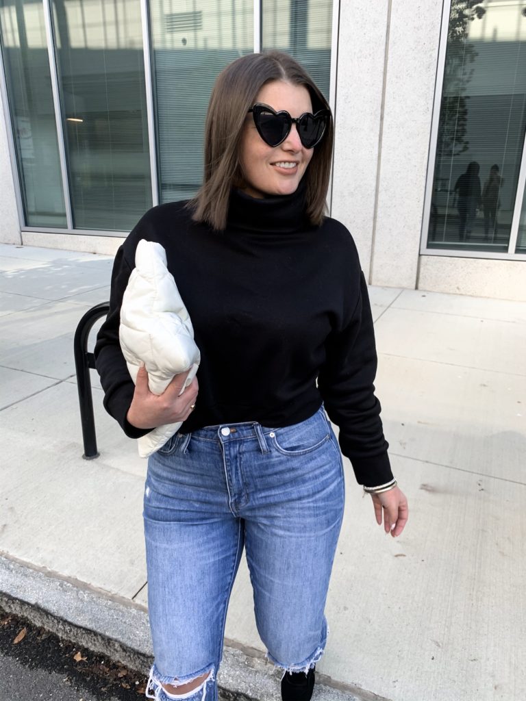 HOW TO MAKE YOUR BASIC PIECES STREET STYLE READY: http://www.juliamarieb.com/2019/11/26/how-to-make-your-basics-street-style-ready/ @julia.marie.b