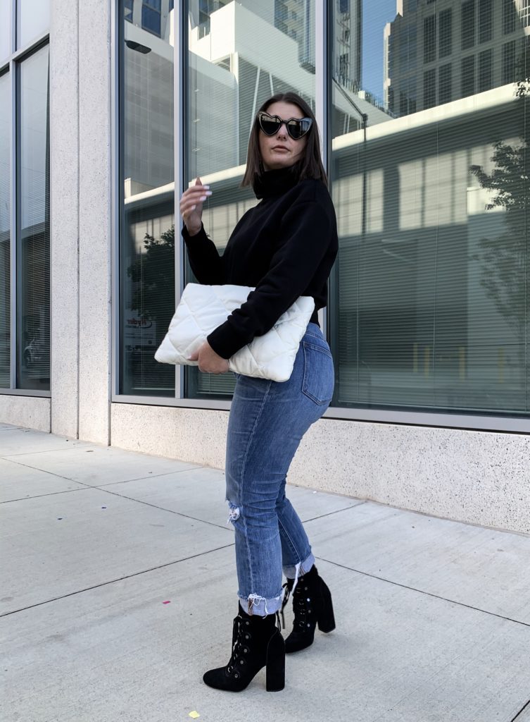 HOW TO MAKE YOUR BASIC PIECES STREET STYLE READY: http://www.juliamarieb.com/2019/11/26/how-to-make-your-basics-street-style-ready/ @julia.marie.b