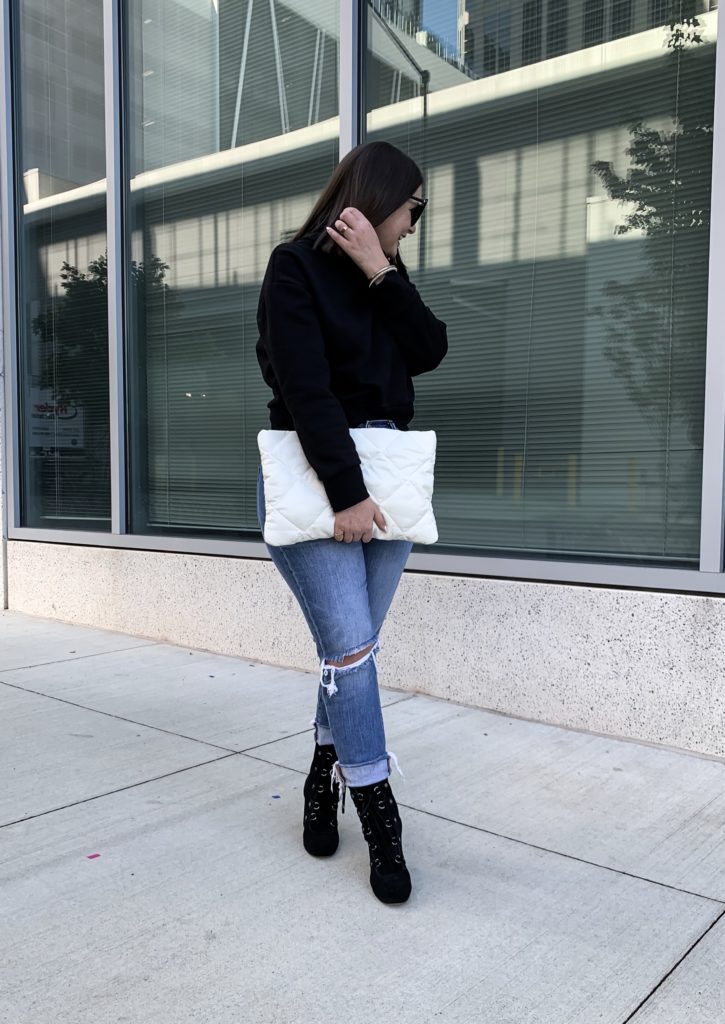 HOW TO MAKE YOUR BASIC PIECES STREET STYLE READY: http://www.juliamarieb.com/2019/11/26/how-to-make-your-basics-street-style-ready/ @julia.marie.b