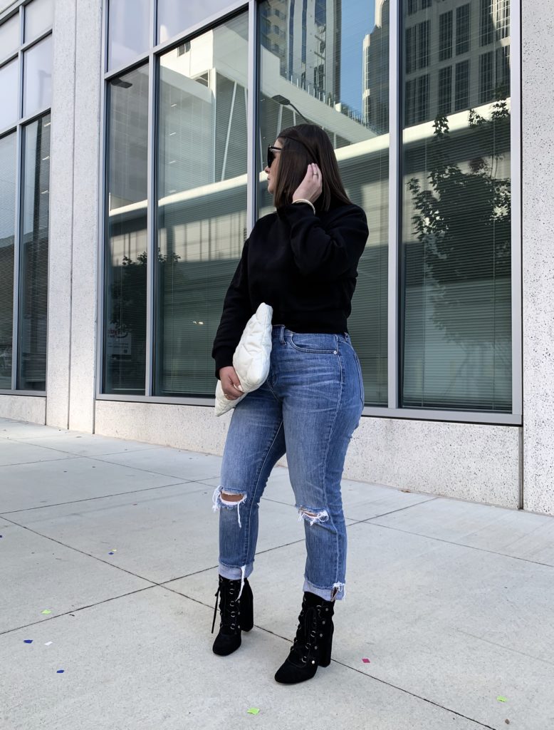 HOW TO MAKE YOUR BASIC PIECES STREET STYLE READY: http://www.juliamarieb.com/2019/11/26/how-to-make-your-basics-street-style-ready/ @julia.marie.b