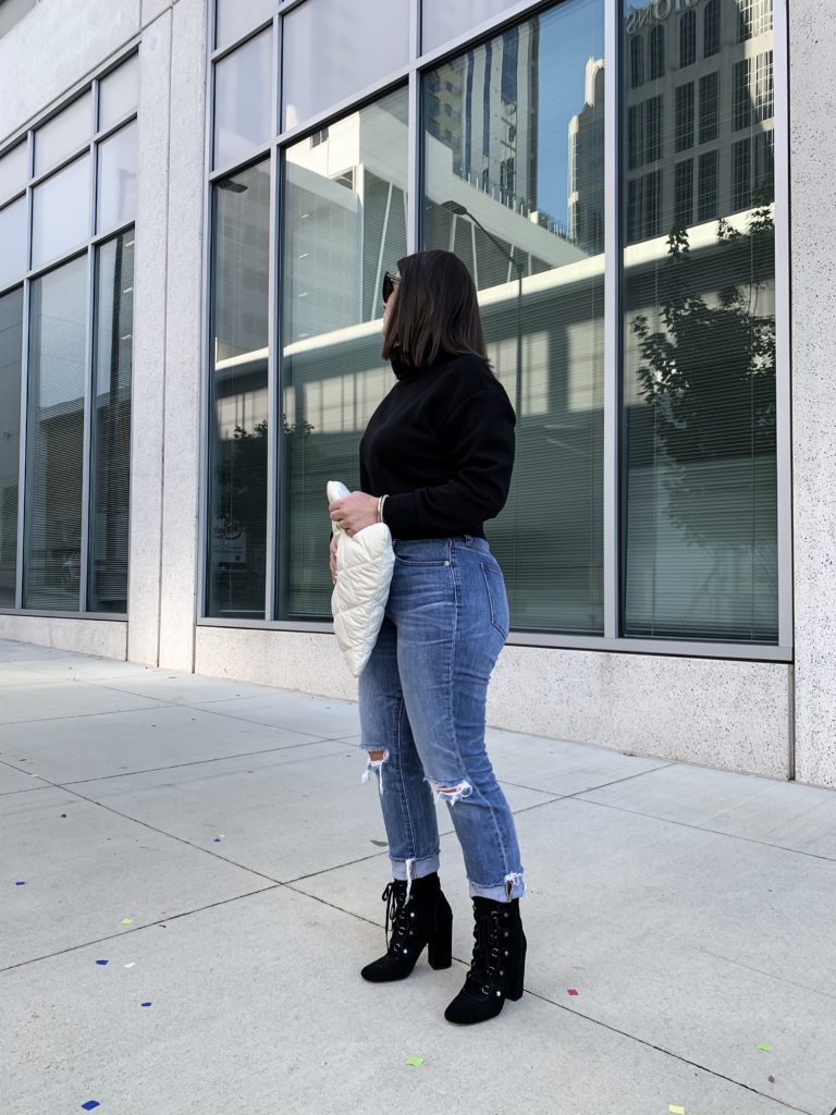 HOW TO MAKE YOUR BASIC PIECES STREET STYLE READY: http://www.juliamarieb.com/2019/11/26/how-to-make-your-basics-street-style-ready/ @julia.marie.b