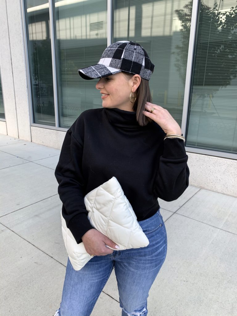 HOW TO MAKE YOUR BASIC PIECES STREET STYLE READY: http://www.juliamarieb.com/2019/11/26/how-to-make-your-basics-street-style-ready/ @julia.marie.b