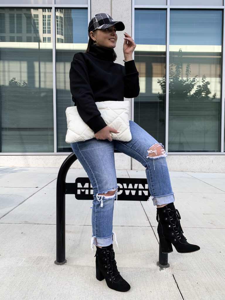 HOW TO MAKE YOUR BASIC PIECES STREET STYLE READY: http://www.juliamarieb.com/2019/11/26/how-to-make-your-basics-street-style-ready/ @julia.marie.b