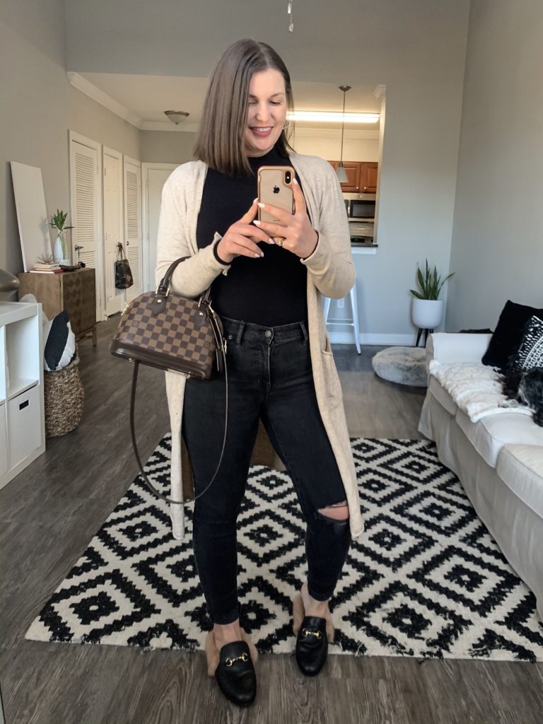 5 WAYS TO WEAR BLACK DENIM FOR FALL. SEE ALL 5 HERE: http://www.juliamarieb.com/2019/11/20/5-ways-to-style-black-denim-for-fall:-rule-of-5/  @julia.marie.b