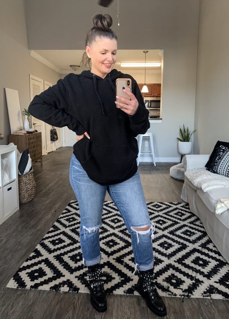 5 WAYS TO WEAR COMBAT BOOTS FOR FALL: http://www.juliamarieb.com/2019/11/27/5-ways-to-style-combat-boots-|-the-rule-of-5/ @julia.marie.b