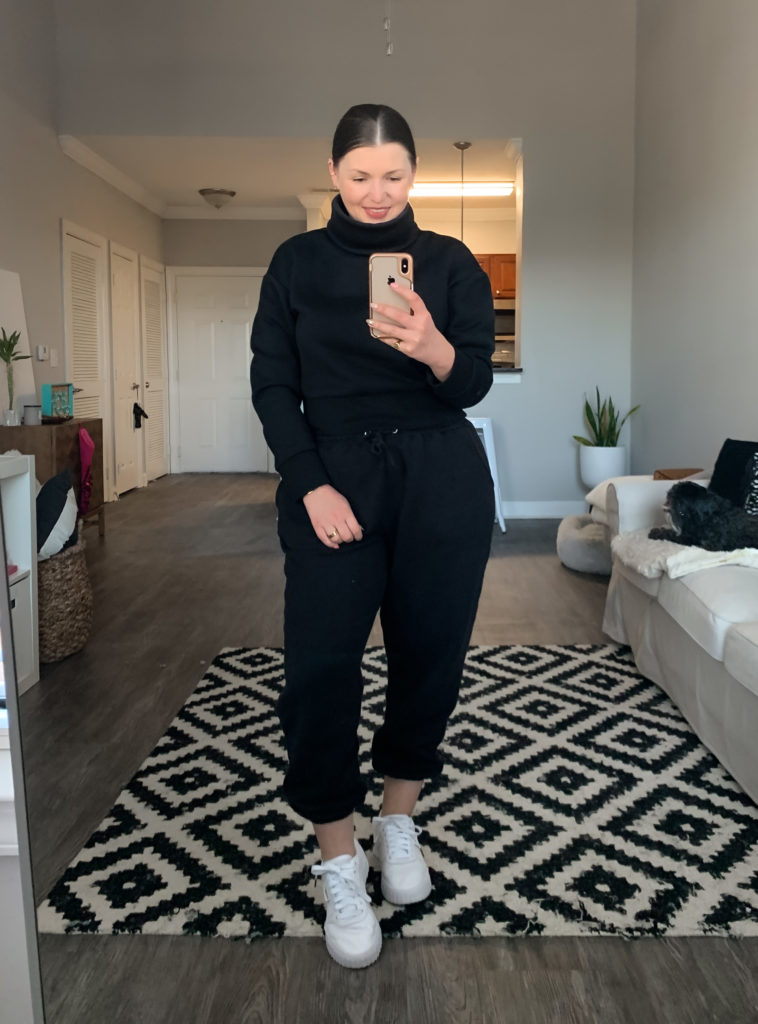 5 WAYS TO WEAR WHITE SNEAKERS FOR WINTER: http://www.juliamarieb.com/2019/12/18/5-ways-to-style-white-sneakers-for-winter:-the-rule-of-5/ | @julia.marie.b