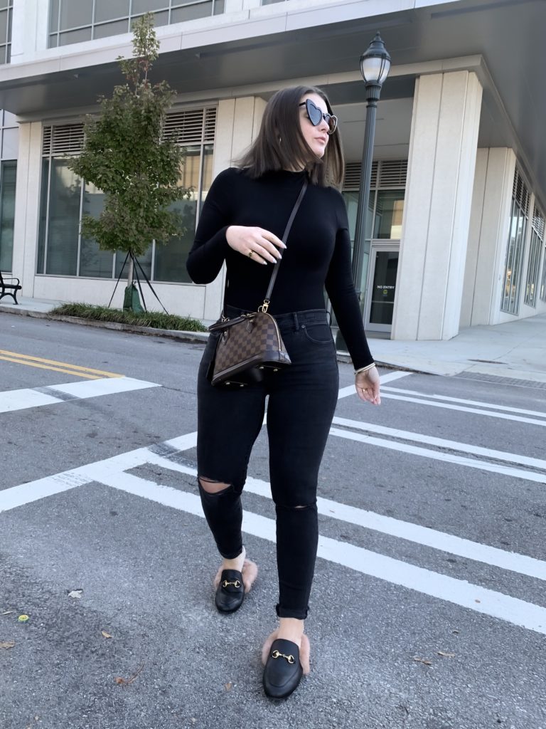 FALL TREND: BLACK MOCK TURTLENECK + MADEWELL JEANS: http://www.juliamarieb.com/2019/12/17/fall-outfit:-mock-neck-bodysuit-+-denim/ @julia.marie.b