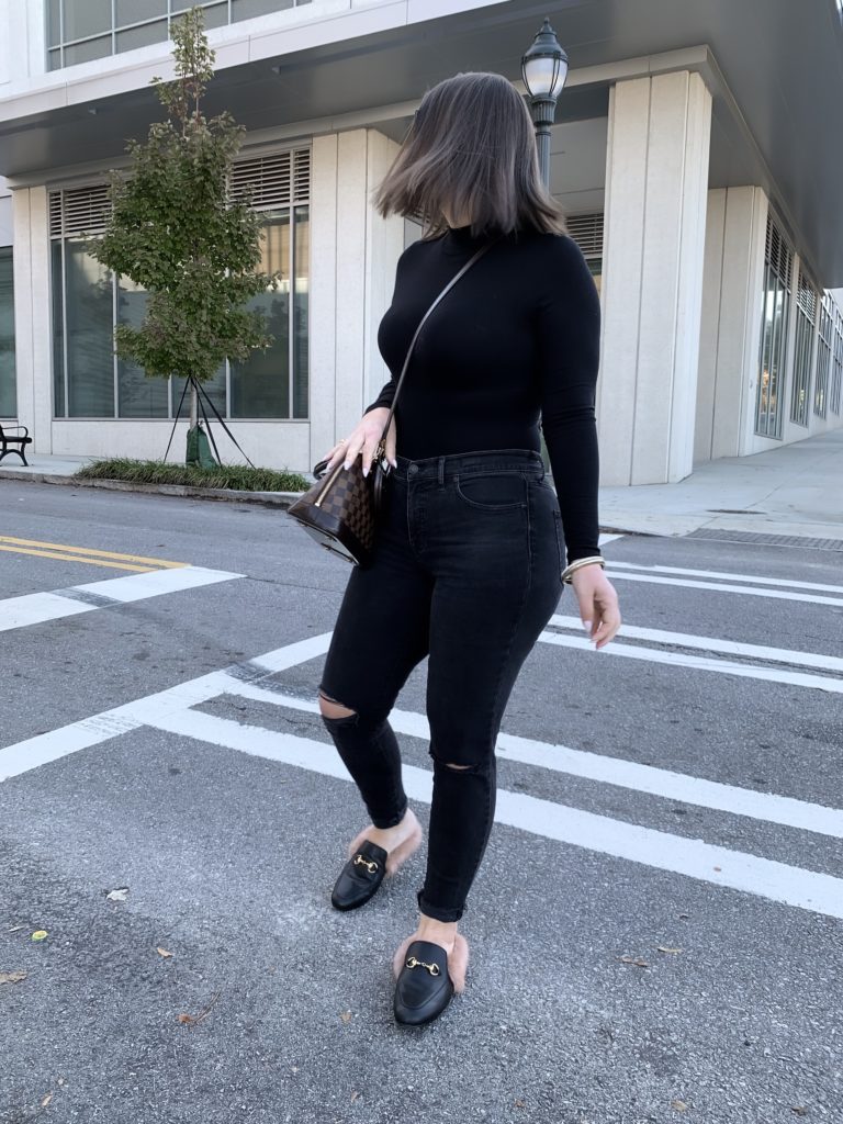 FALL TREND: BLACK MOCK TURTLENECK + MADEWELL JEANS: http://www.juliamarieb.com/2019/12/17/fall-outfit:-mock-neck-bodysuit-+-denim/ @julia.marie.b