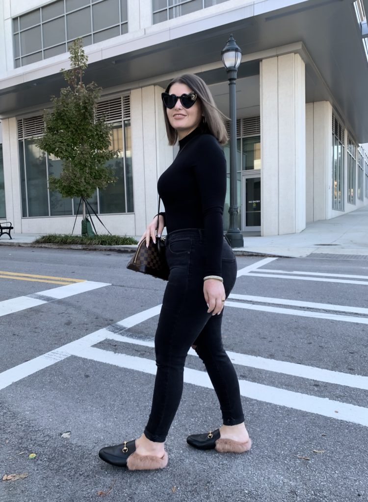 FALL TREND: BLACK MOCK TURTLENECK + MADEWELL JEANS: http://www.juliamarieb.com/2019/12/17/fall-outfit:-mock-neck-bodysuit-+-denim/ @julia.marie.b