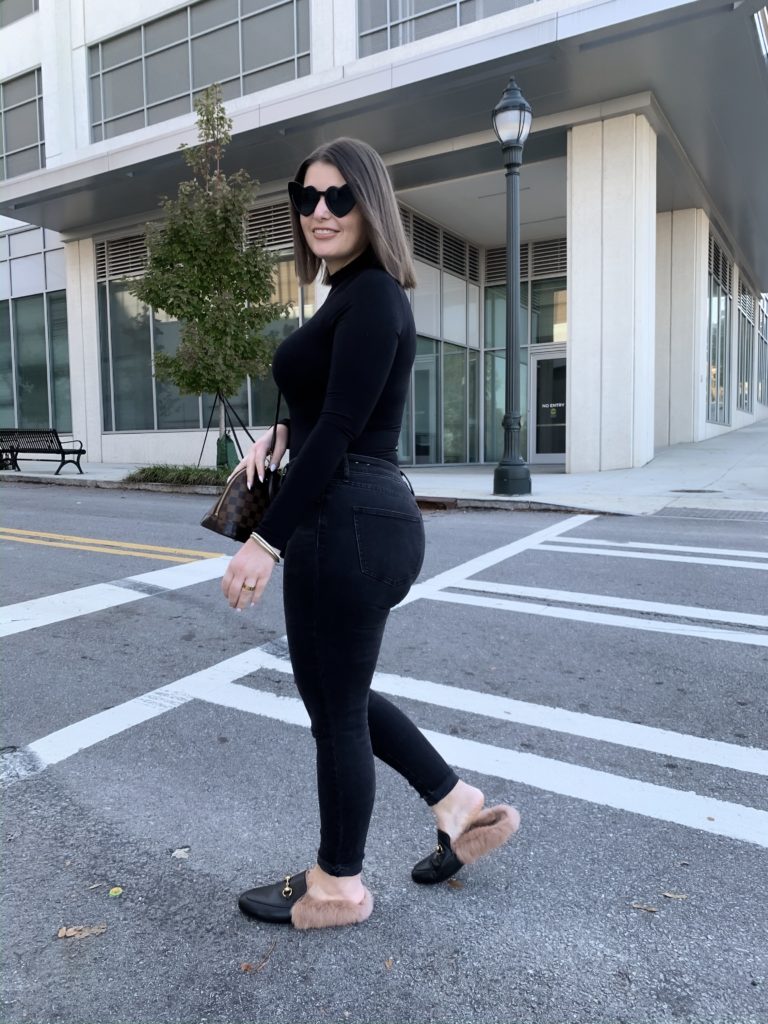 FALL TREND: BLACK MOCK TURTLENECK + MADEWELL JEANS: http://www.juliamarieb.com/2019/12/17/fall-outfit:-mock-neck-bodysuit-+-denim/ @julia.marie.b