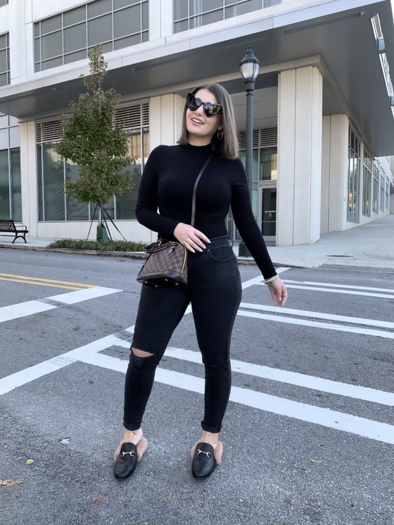 FALL TREND: BLACK MOCK TURTLENECK + MADEWELL JEANS: http://www.juliamarieb.com/2019/12/17/fall-outfit:-mock-neck-bodysuit-+-denim/ @julia.marie.b