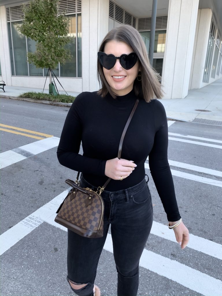 FALL TREND: BLACK MOCK TURTLENECK + MADEWELL JEANS: http://www.juliamarieb.com/2019/12/17/fall-outfit:-mock-neck-bodysuit-+-denim/ @julia.marie.b