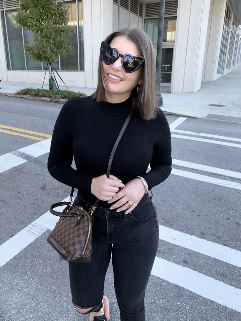 FALL TREND: BLACK MOCK TURTLENECK + MADEWELL JEANS: http://www.juliamarieb.com/2019/12/17/fall-outfit:-mock-neck-bodysuit-+-denim/ @julia.marie.b